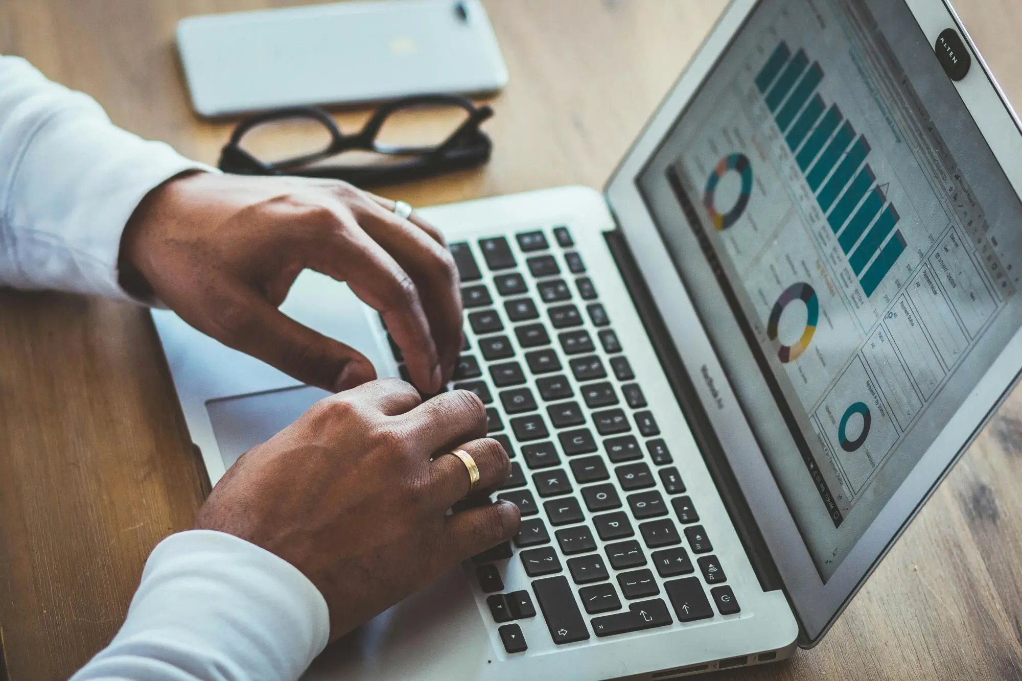 7 Key Tasks for Effective Short-Term Rental Management